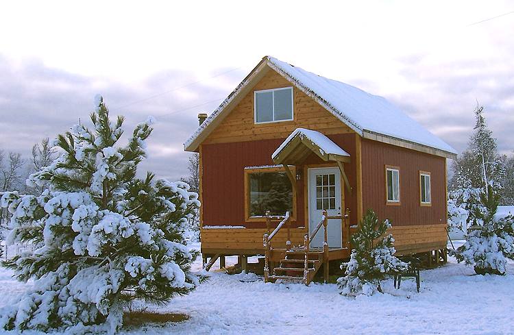 snug little cabin that uses the easy to build post and pierfoundation